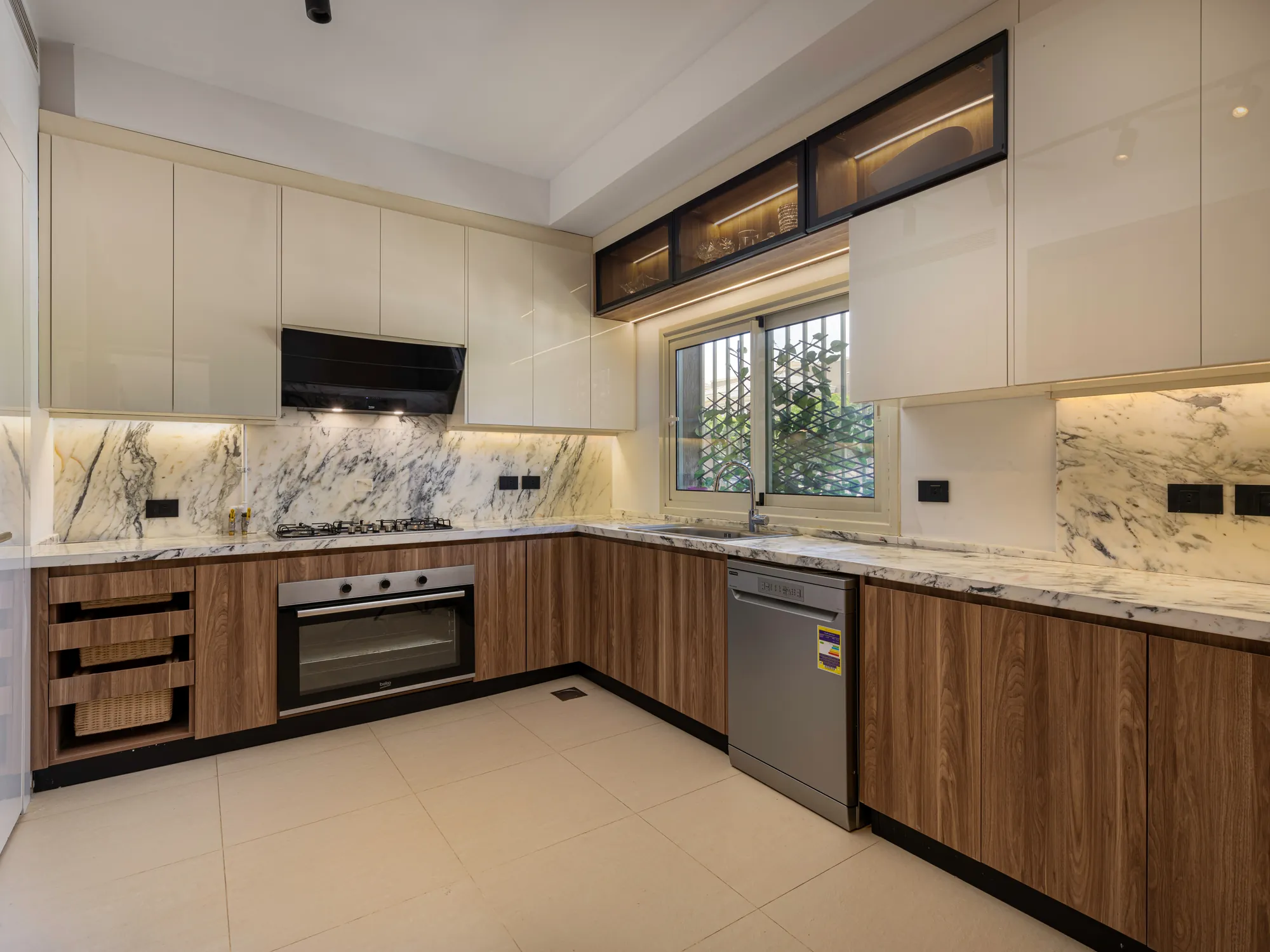 Walnut and marble custom kitchen, New Giza Villa