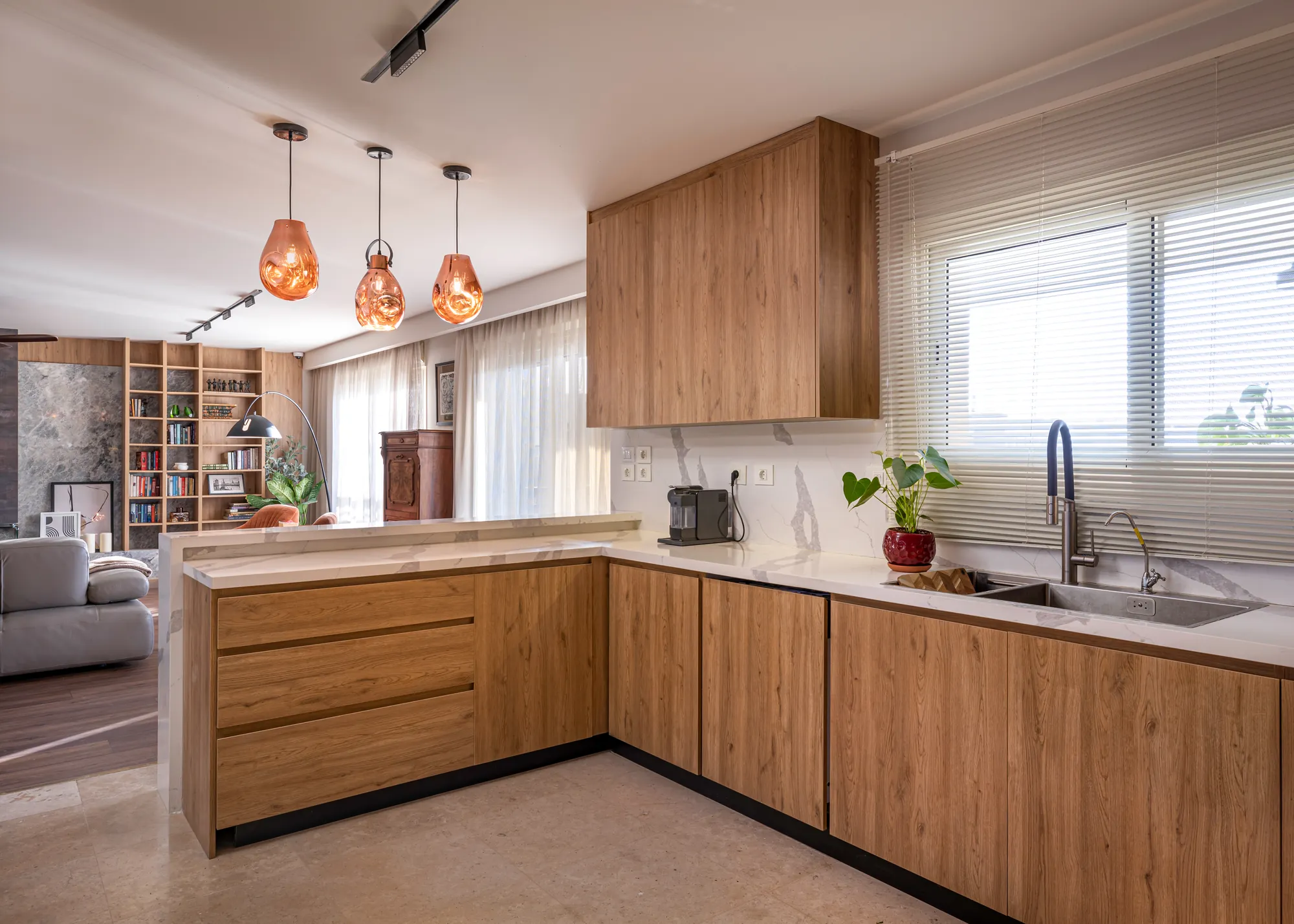 Oak breakfast peninsula with pendant lights, New Giza Duplex