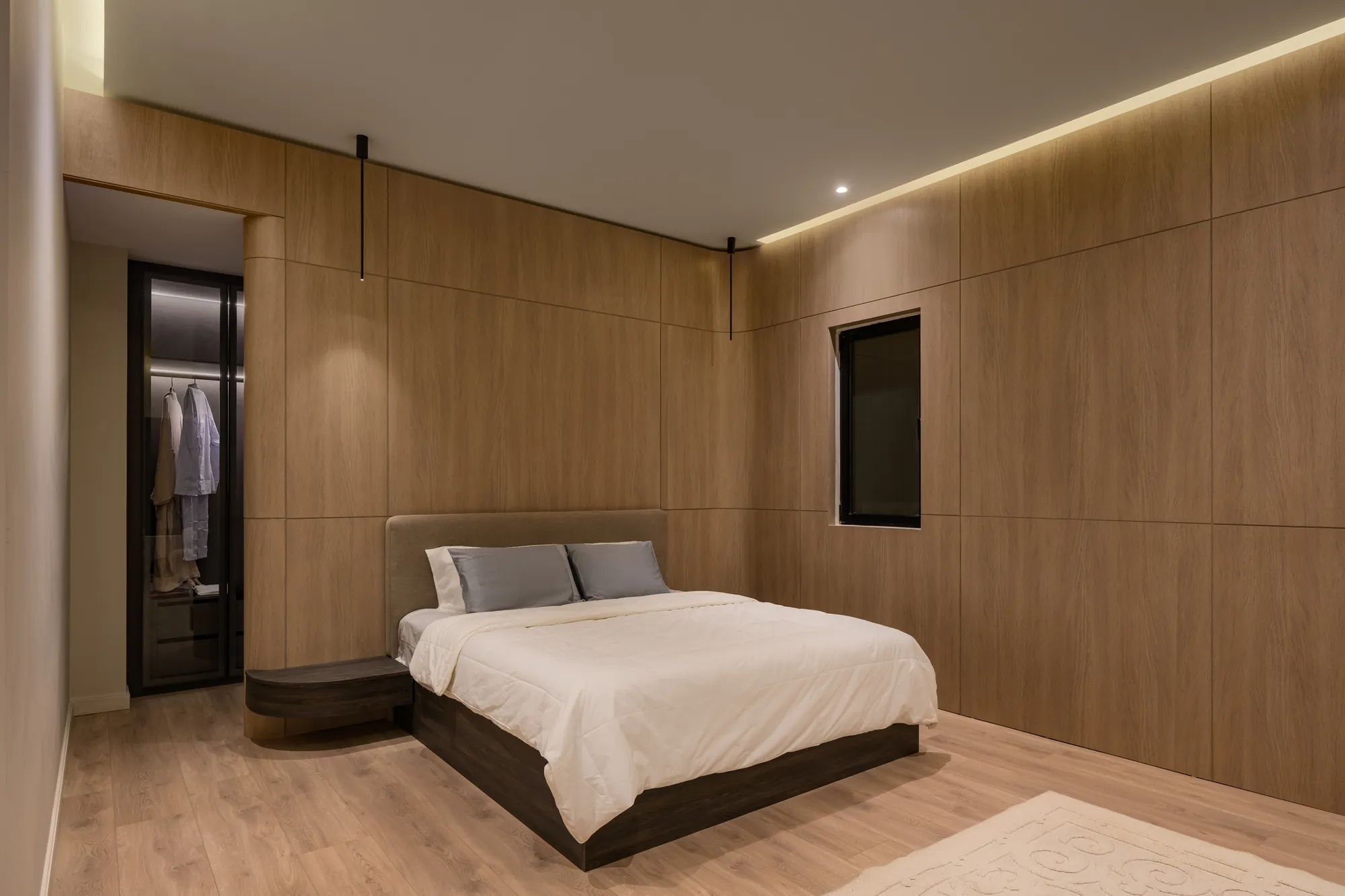 Bedroom with oak wall panelling and low platform bed, Palm Hills Residence
